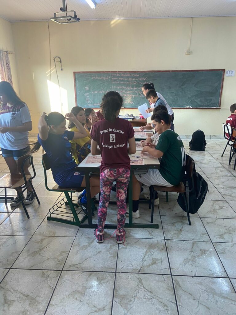 Em ritmo de Copa do mundo, escola CEPS realiza aula diferenciada em Ponta Porã Em ritmo de Copa do mundo, escola CEPS realiza aula diferenciada em Ponta Porã
