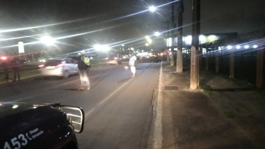 Manifestantes bloqueiam parte da pista em frente Aeroporto de Ponta Porã Manifestantes bloqueiam parte da pista em frente Aeroporto de Ponta Porã