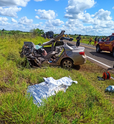 Grave acidente na MS-156 entre Amambai e Tacuru, deixa uma pessoa morte e duas feridas Grave acidente na MS-156 entre Amambai e Tacuru, deixa uma pessoa morte e duas feridas