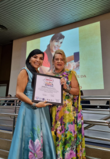 Aninha Monteiro recebe o Prêmio Odete Pacheco em Maceió AL Aninha Monteiro recebe o Prêmio Odete Pacheco em Maceió AL