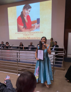 Aninha Monteiro recebe o Prêmio Odete Pacheco em Maceió AL Aninha Monteiro recebe o Prêmio Odete Pacheco em Maceió AL