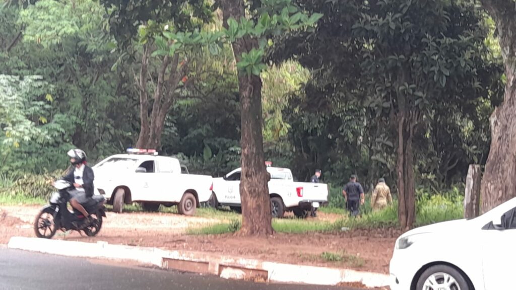 Fronteira: Bandidos assaltam casa de câmbio e trocam tiros com a polícia Fronteira: Bandidos assaltam casa de câmbio e trocam tiros com a polícia
