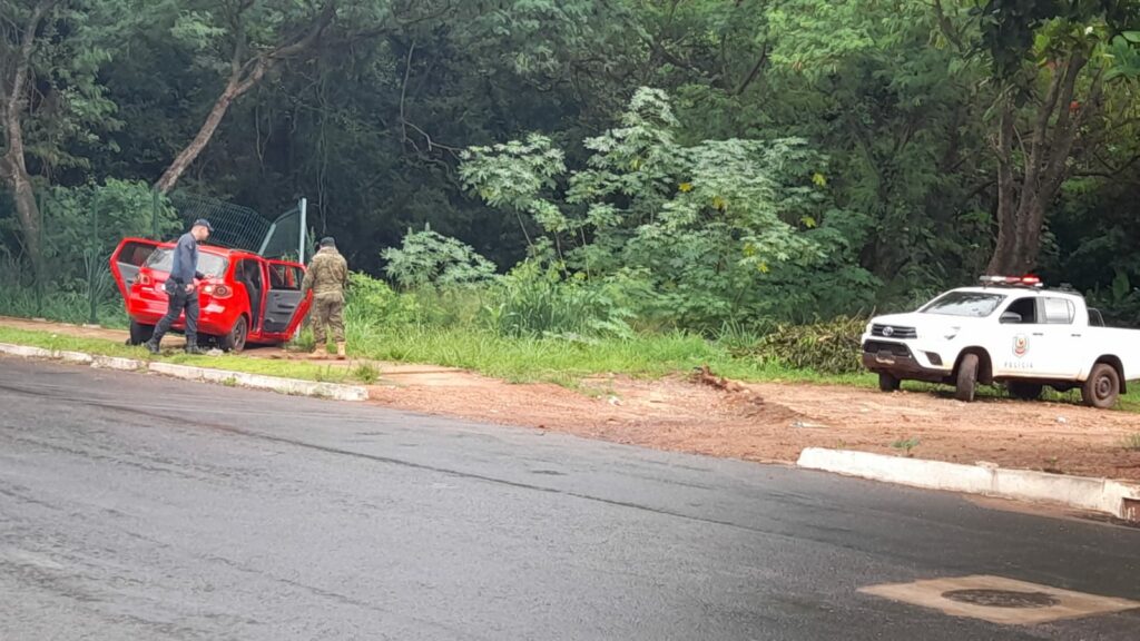 Fronteira: Bandidos assaltam casa de câmbio e trocam tiros com a polícia Fronteira: Bandidos assaltam casa de câmbio e trocam tiros com a polícia