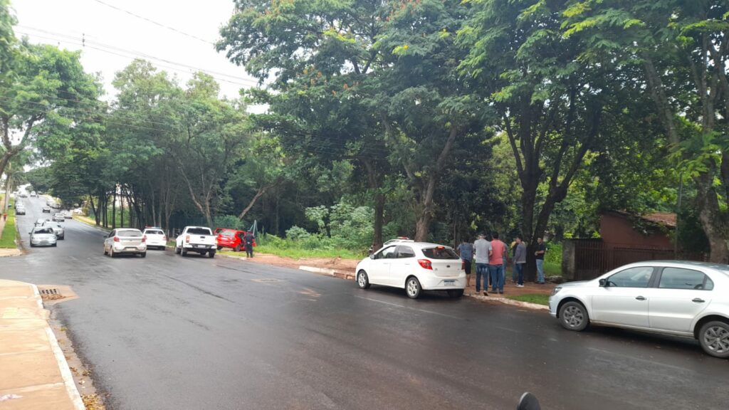 Fronteira: Bandidos assaltam casa de câmbio e trocam tiros com a polícia Fronteira: Bandidos assaltam casa de câmbio e trocam tiros com a polícia