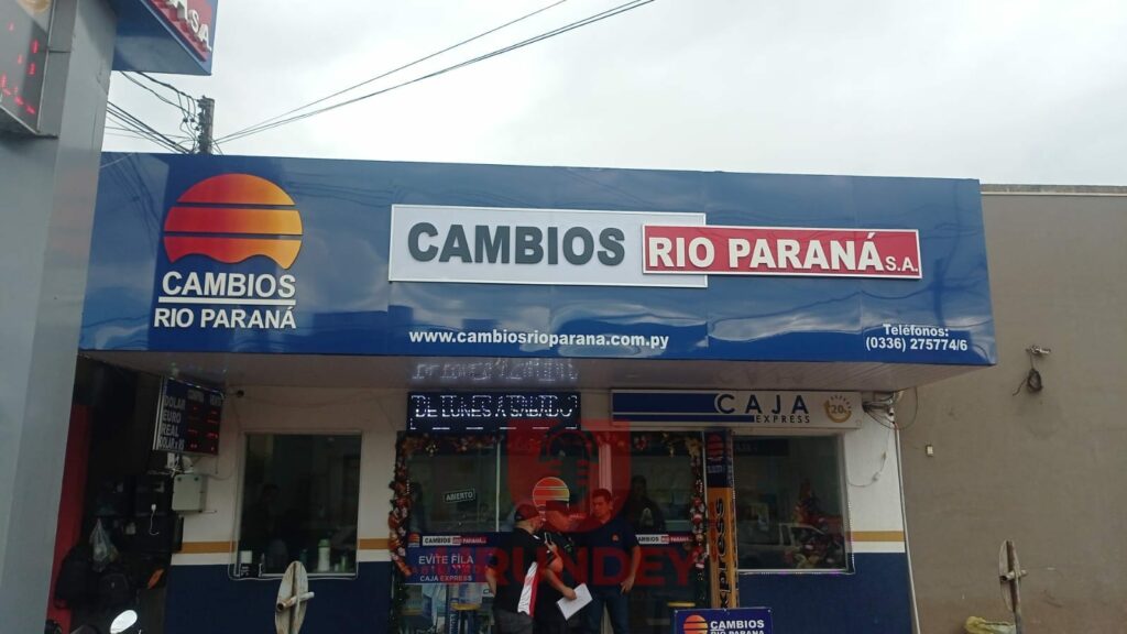 Fronteira: Bandidos assaltam casa de câmbio e trocam tiros com a polícia Fronteira: Bandidos assaltam casa de câmbio e trocam tiros com a polícia
