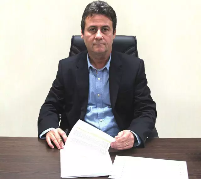 Riedel mantém 3 secretários e anuncia 2 novos nomes para o primeiro escalão Riedel mantém 3 secretários e anuncia 2 novos nomes para o primeiro escalão