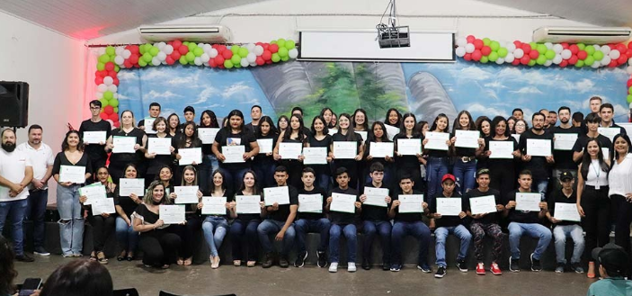 Em Amambai, IFMS, SEMED e SEDES certificam alunos dos cursos de Inglês, Vendedor e Operador de Computador Em Amambai, IFMS, SEMED e SEDES certificam alunos dos cursos de Inglês, Vendedor e Operador de Computador