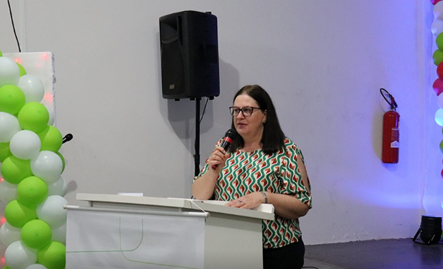 Em Amambai, IFMS, SEMED e SEDES certificam alunos dos cursos de Inglês, Vendedor e Operador de Computador Em Amambai, IFMS, SEMED e SEDES certificam alunos dos cursos de Inglês, Vendedor e Operador de Computador