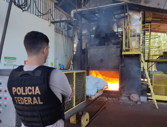 PF incinera uma tonelada de Drogas em Naviraí/MS PF incinera uma tonelada de Drogas em Naviraí/MS