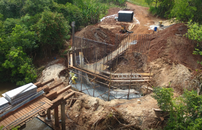 Prefeito de Amambai visita obra da ponte de concreto armado sobre o Rio Panduí Prefeito de Amambai visita obra da ponte de concreto armado sobre o Rio Panduí