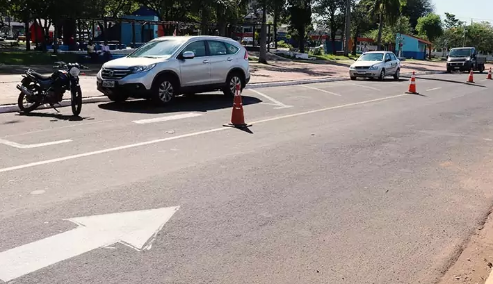 Trânsito: atenção para a mudança de sentido na Rua Sete de Setembro em Amambai