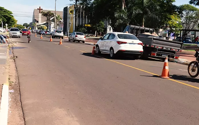 Trânsito: atenção para a mudança de sentido na Rua Sete de Setembro em Amambai
