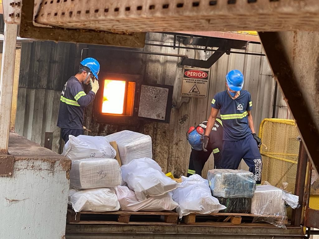 PF incinera mais de 12 toneladas de drogas em Ponta Porã/MS PF incinera mais de 12 toneladas de drogas em Ponta Porã/MS