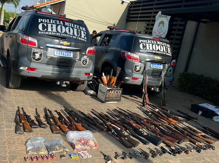 Operação do GAECO apreende entorpecentes, armas, jóias e prende 8 em flagrante Operação do GAECO apreende entorpecentes, armas, jóias e prende 8 em flagrante