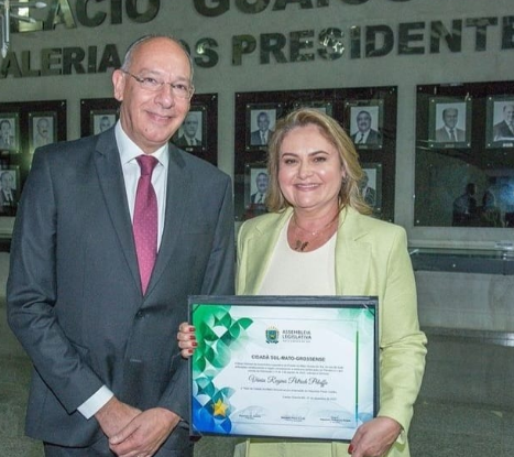 Prefeito e primeira dama de Ponta Porã são homenageados na Assembleia Legislativa Prefeito e primeira dama de Ponta Porã são homenageados na Assembleia Legislativa