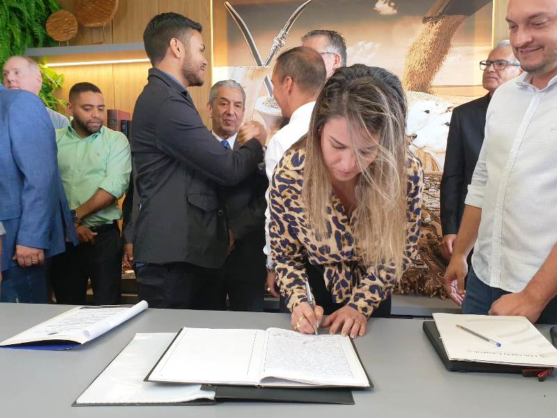 Câmara dá posse a Eduardo Campos e garante interesse em parceria para beneficiar Ponta Porã Câmara dá posse a Eduardo Campos e garante interesse em parceria para beneficiar Ponta Porã