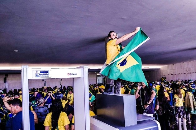 Deputados aprovam intervenção federal na segurança do DF
