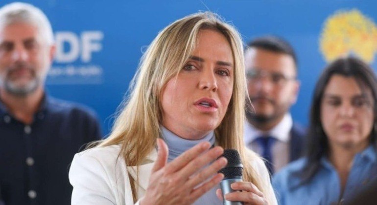 STF conclui julgamento e mantém afastamento do governador do DF STF conclui julgamento e mantém afastamento do governador do DF