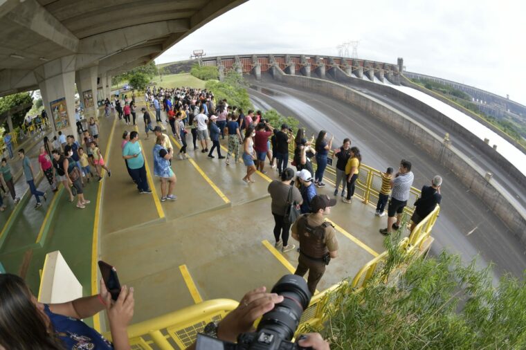 Más de 4.000 personas visitaron Itaipú este fin de semana para presenciar “evento único”