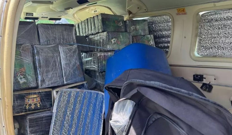 Aeronave de empresário do MS é apreendida com cocaína após ser interceptada pela FAB Aeronave de empresário do MS é apreendida com cocaína após ser interceptada pela FAB