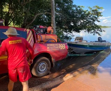 PMA e Bombeiros recolhem cadáver em ilha do rio Paraná de homem desaparecido desde maio de 2022 PMA e Bombeiros recolhem cadáver em ilha do rio Paraná de homem desaparecido desde maio de 2022