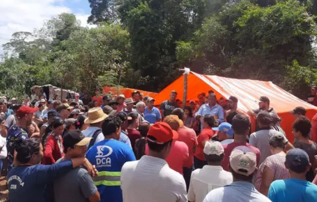 Ponta Porã: Novo movimento sem terra acampa às margens de rodovia Ponta Porã: Novo movimento sem terra acampa às margens de rodovia