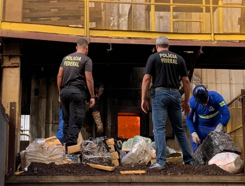 PF incinera mais de 6 tononeladas de drogas em Dourados/MS