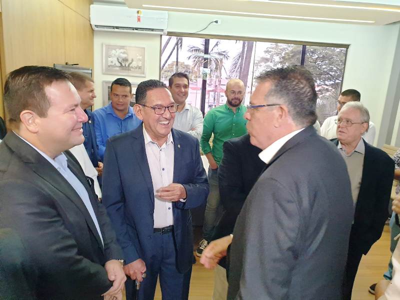 Em Ponta Porã, Eduardo Campos toma posse como novo prefeito