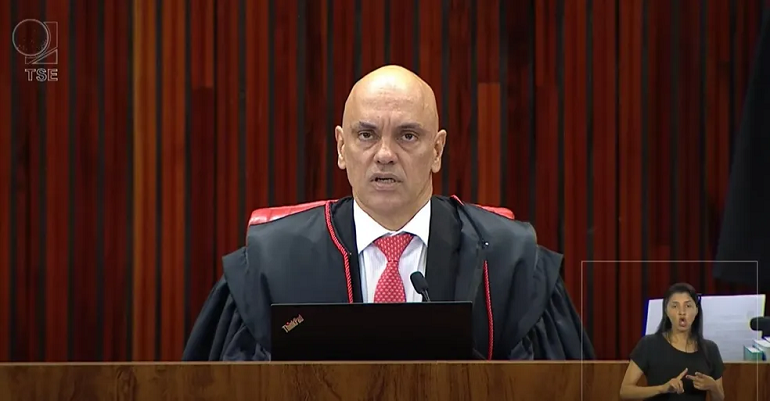 Alexandre de Moraes afasta governador do Distrito Federal após os ataques Alexandre de Moraes afasta governador do Distrito Federal após os ataques