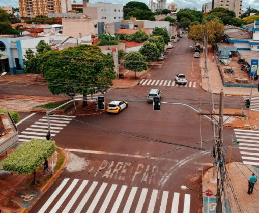 Seis semáforos começam a funcionar a partir de hoje em Dourados Seis semáforos começam a funcionar a partir de hoje em Dourados