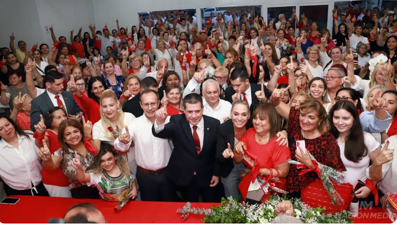 “La vida no es otra cosa que tener esperanza”, dijo Horacio Cartes en homenaje a las mujeres