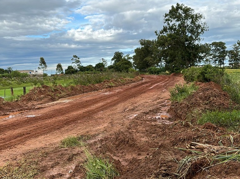 Ponta Porã: Moradores do bairro Salgado Filho reclamam da situação da rua Mauricio Dutra Ponta Porã: Moradores do bairro Salgado Filho reclamam da situação da rua Mauricio Dutra