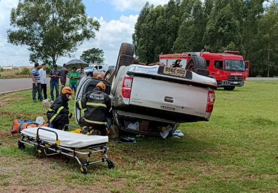 Mulher perde o controle da direção e capota veículo na saída de Caarapó para Juti Mulher perde o controle da direção e capota veículo na saída de Caarapó para Juti
