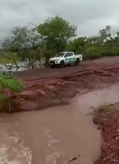 Trecho da MS-472 é interditado após erosão causada por chuva Trecho da MS-472 é interditado após erosão causada por chuva