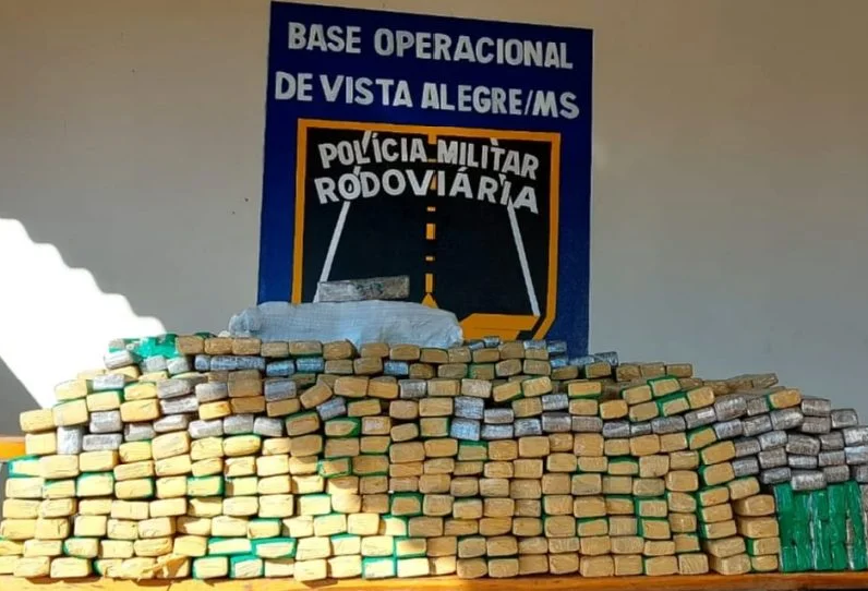 Entorpecente avaliado em 1 milhão de reais é apreendido pela PMR Entorpecente avaliado em 1 milhão de reais é apreendido pela PMR