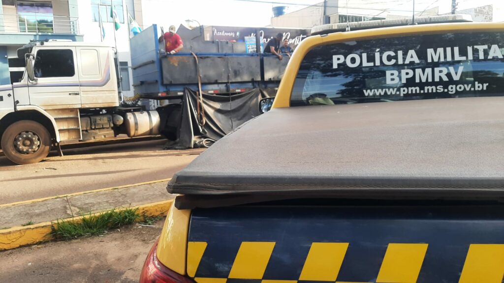 PMRE apreende carreta com maconha em Ponta Porã PMRE apreende carreta com maconha em Ponta Porã