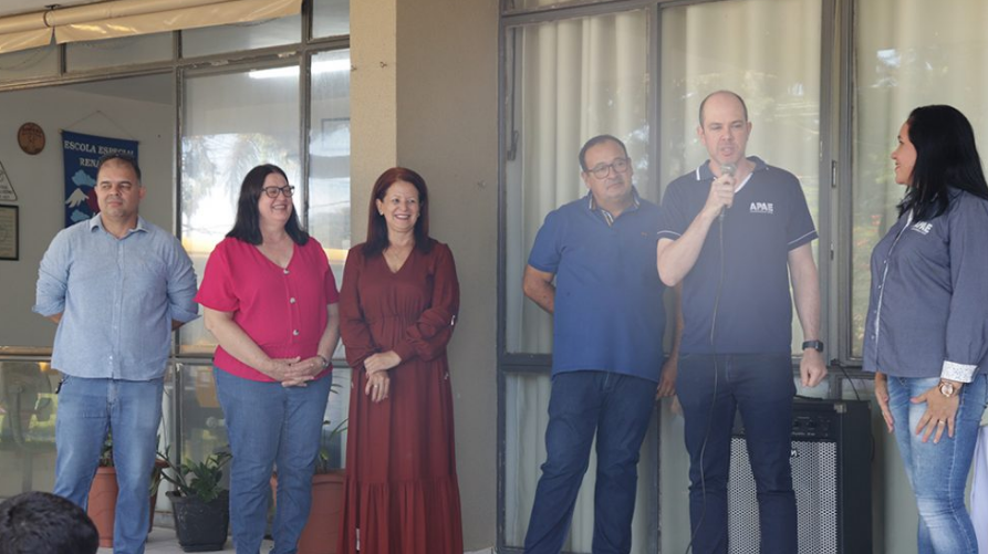 <strong>APAE de Amambai recebe ônibus 0 KM para transporte de alunos</strong> <strong>APAE de Amambai recebe ônibus 0 KM para transporte de alunos</strong>