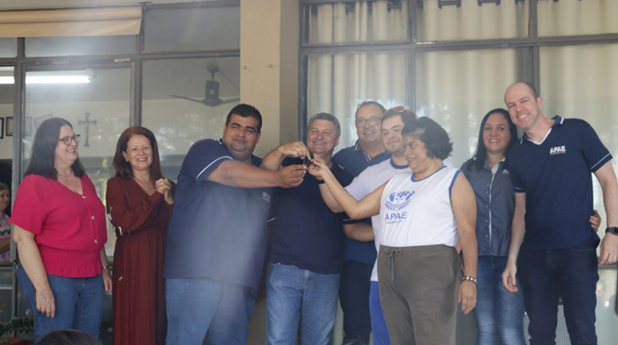 <strong>APAE de Amambai recebe ônibus 0 KM para transporte de alunos</strong> <strong>APAE de Amambai recebe ônibus 0 KM para transporte de alunos</strong>
