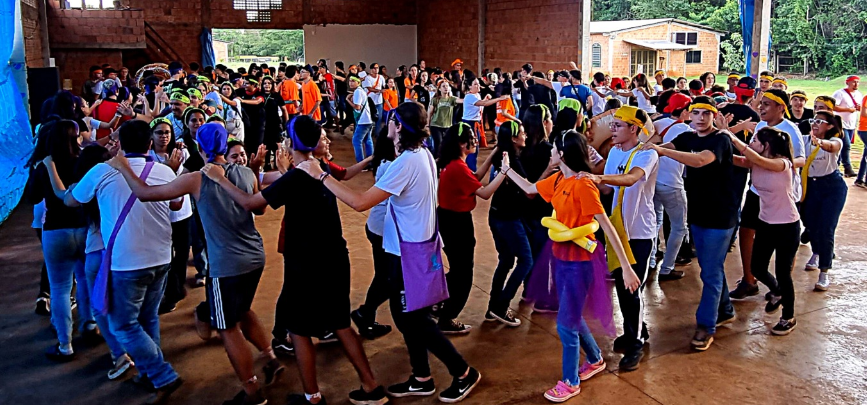 Adolescentes trocam o carnaval para viver o amor de Cristo em Acampamentos Católicos Adolescentes trocam o carnaval para viver o amor de Cristo em Acampamentos Católicos