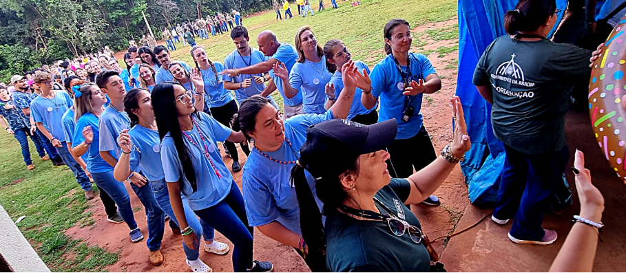 Adolescentes trocam o carnaval para viver o amor de Cristo em Acampamentos Católicos Adolescentes trocam o carnaval para viver o amor de Cristo em Acampamentos Católicos
