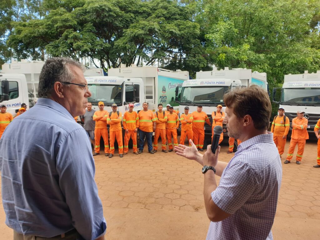 Prefeitura de Ponta Porã adquire 06 novos caminhões coletores de lixo Prefeitura de Ponta Porã adquire 06 novos caminhões coletores de lixo