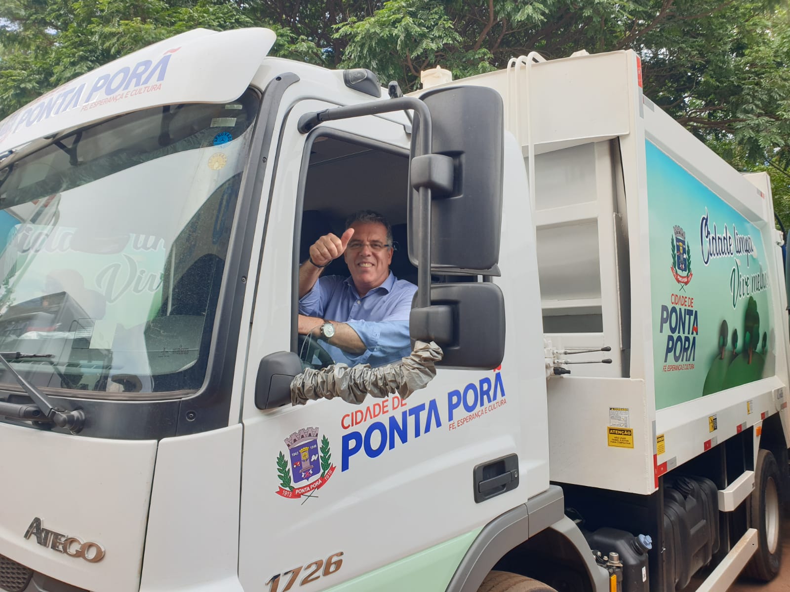 Prefeitura de Ponta Porã adquire 06 novos caminhões coletores de lixo Prefeitura de Ponta Porã adquire 06 novos caminhões coletores de lixo