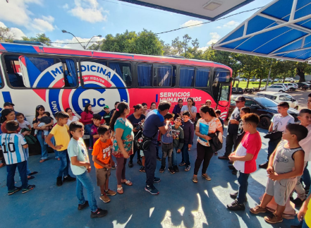 Atletas de escola de futebol do Chiriguelo passam por avaliação no Ambulatório Central da UCP Atletas de escola de futebol do Chiriguelo passam por avaliação no Ambulatório Central da UCP
