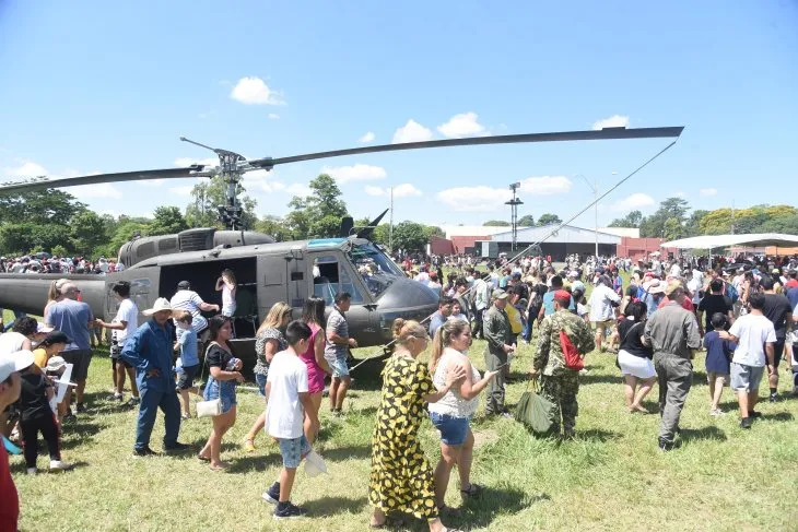 Colorido festejo por centenario de la Fuerza Aérea en Ñu Guasu Colorido festejo por centenario de la Fuerza Aérea en Ñu Guasu