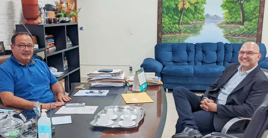 Secretário de Estado de Educação participa de reunião na Prefeitura de Amambai