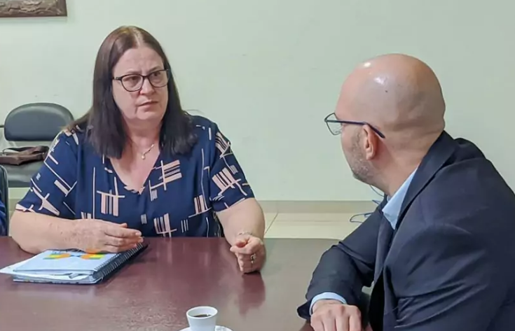 Secretário de Estado de Educação participa de reunião na Prefeitura de Amambai