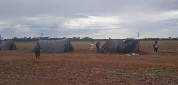 Indígenas ocupam sede de fazenda em Rio Brilhante; PM está no local Indígenas ocupam sede de fazenda em Rio Brilhante; PM está no local