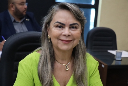 Vereadora Neli pede rondas da Guarda Municipal em frente à Igreja