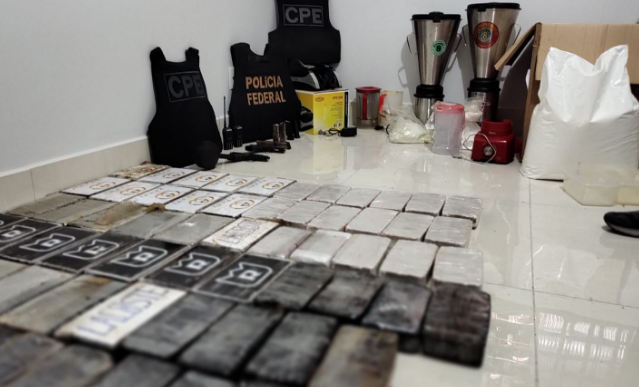 PF e PM desmontam laboratório de refino de cocaína em Goiás PF e PM desmontam laboratório de refino de cocaína em Goiás