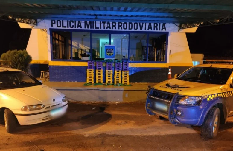 Veículo carregado com 350 kg de entorpecente é apreendido pela PMR Veículo carregado com 350 kg de entorpecente é apreendido pela PMR